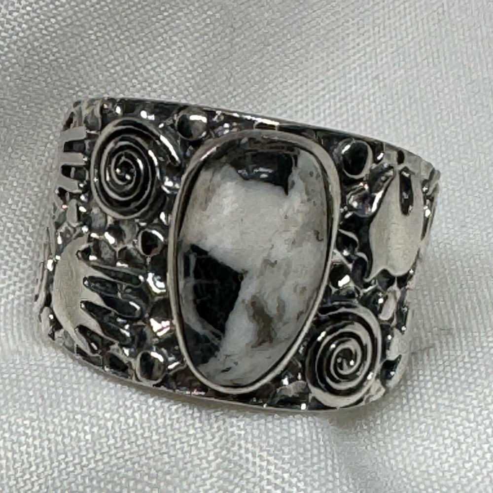 🌹White Buffalo wide band Sterling Silver Ring Sz 6